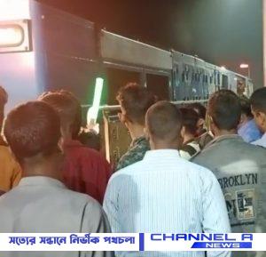 নাটোর ও ইয়াসিনপুর রেলওয়ে স্টেশনের মাঝামাঝি স্থানে ঢাকাগামী লালমনি এক্সপ্রেস ট্রেনের ইঞ্জিন বিকল হওয়ায় উত্তর অঞ্চলের সাথে সারাদেশের রেল যোগাযোগ প্রায় দুই ঘন্টা বন্ধ হয়ে যায়। বুধবার ২০ মার্চ রাত ৯ টার দিকে নাটোর স্টেশন থেকে ছেড়ে যাওয়ার পর ইয়াছিনপুর স্টেশনের পাওয়ার আগেই ট্রেনের ইঞ্জিন বিকল হয়ে যায়। পরে রাত ১১ টার দিকে বিকল্প উপায়ে ট্রেনটিকে টেনে নাটোর রেলওয়ে স্টেশনে এনে সারাদেশের সাথে ট্রেন যোগাযোগ স্বাভাবিক করা হয়।